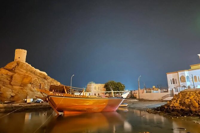 3-Days Private Tour in Oman with Pick Up - Day Two: Sur, Dhow Building, and Wadi Bani Khalid
