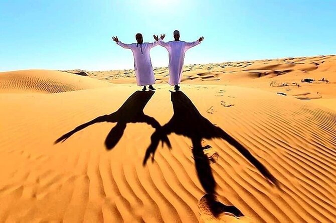 4-Days Private Jamila Sightseeing Tour - Day one: Bimmah Sinkhole and the long walk into Wadi Shab