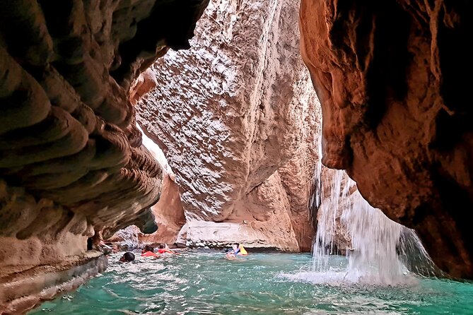 5 Days 4 Nights Oman Package Tour Mohammed - Wahiba Sands delivers the tour’s most memorable evening