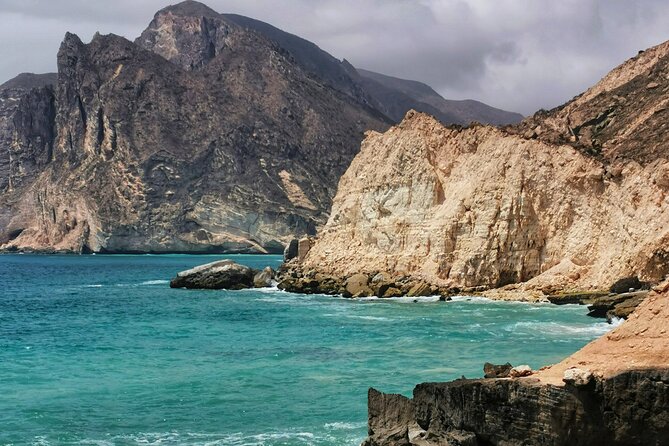 8 Hours of Salalah Best: East & West Private Tour - Mughsail Beach brings the strongest coastal views