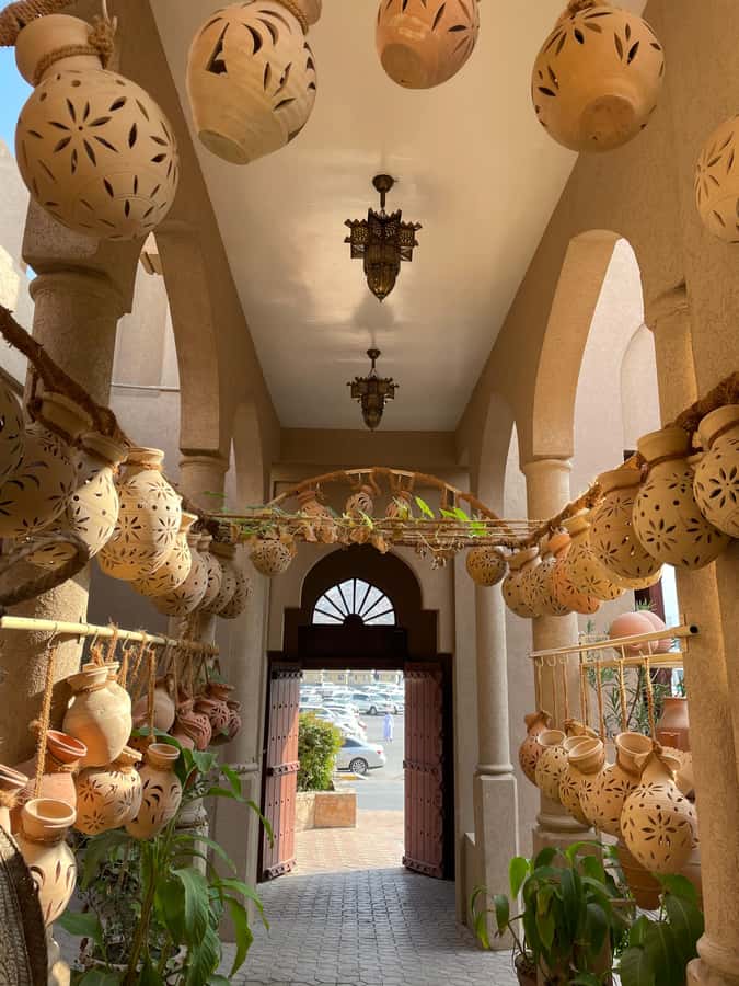 AMOUAGE: Full Day Private Trip to Nizwa and Al Jabal Akhdar - Lunch in Nizwa: a useful pause