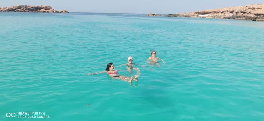 Daymaniyat Island: Snorkelling Tour with Tasty Lunch - First snorkelling stop: turtles and reef life