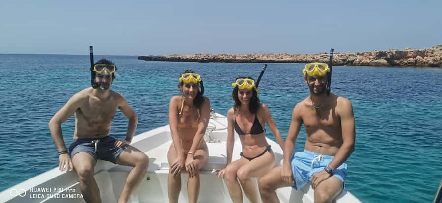 Daymaniyat Island: Snorkelling Tour with Tasty Lunch - White sand, swimming, and island time