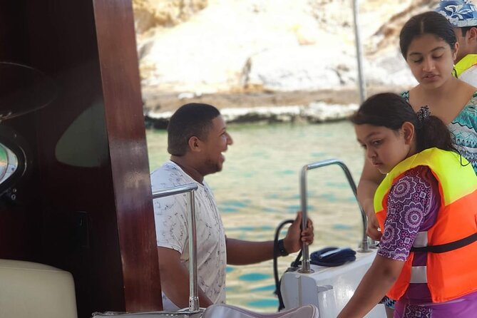 Daymaniyat Islands Snorkeling 2 different snorkeling sites and Lunch included - The second site adds variety to the morning