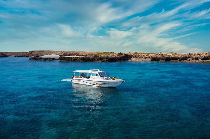 Daymaniyat Islands Snorkeling Sharing Trip - Reaching the island mountain for the views