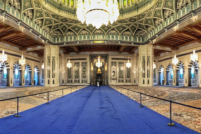 Discover Muscat: Group City Tour - Sultan Qaboos Grand Mosque: the visual centerpiece