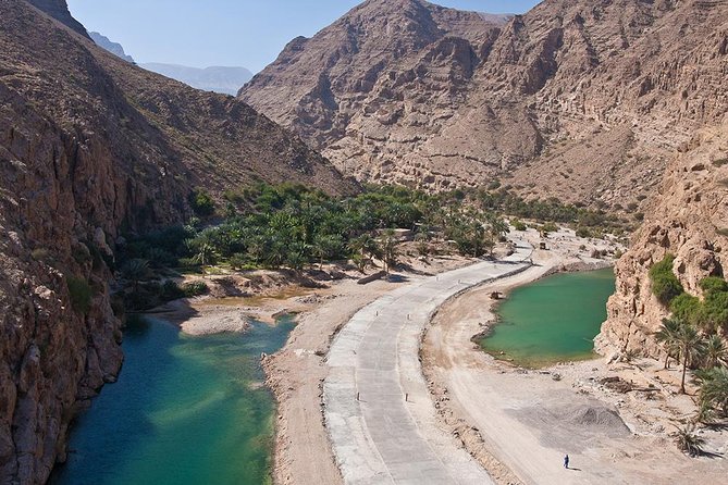Discover the South and Wadi Shab from Muscat - Lunch and the return through Quriyat