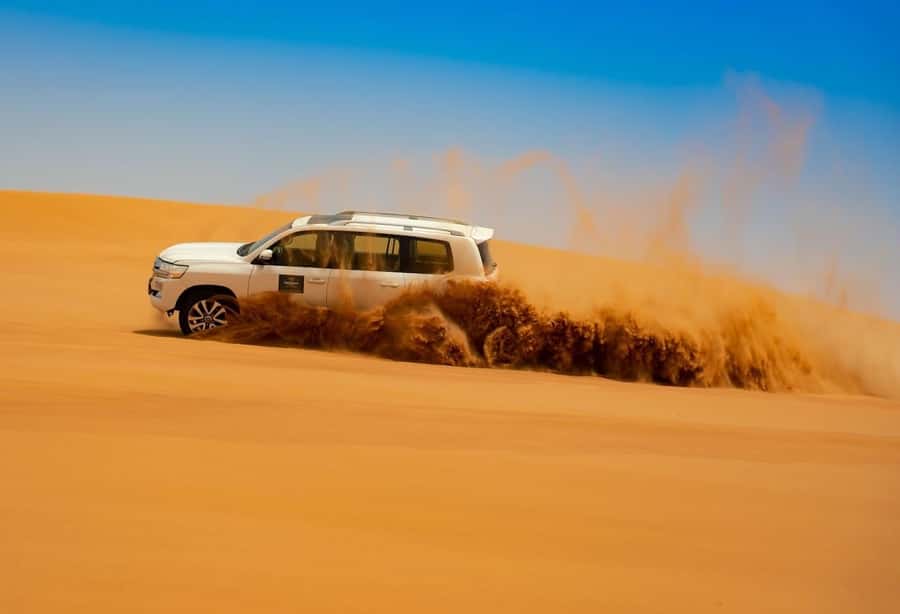 Dubai: Desert Safari with BBQ Dinner - Dune bashing in a Land Cruiser