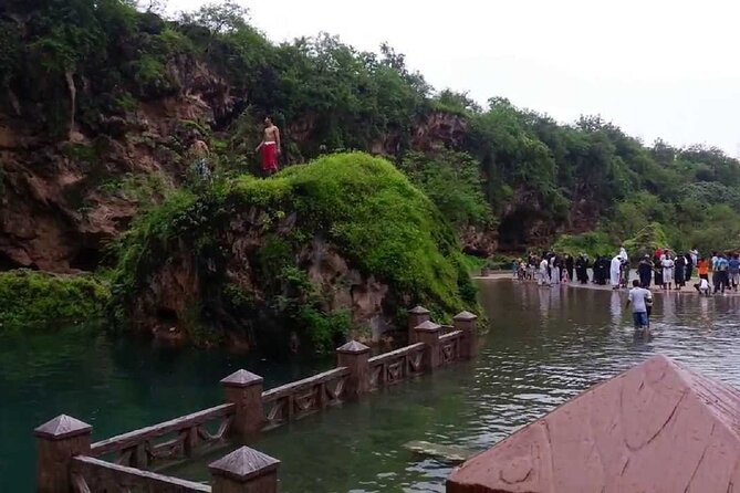 East and West of Salalah combination - Ain Razat brings a natural pause