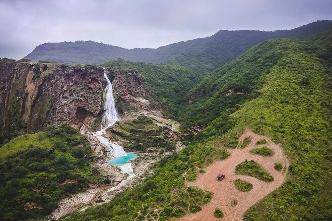 East & West Salalah Combination Tour - Darbat Waterfall, Mughsail - Taqa Beach and Taqa Castle: two short stops with different moods