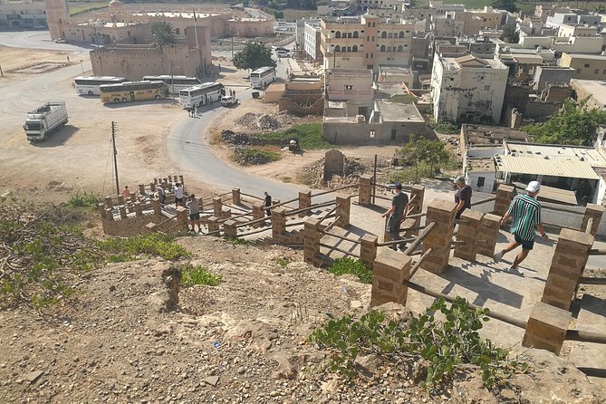 Enjoy a Full-Day Tour Uncovering East Salalah’s Hidden Gems - Taqah Cliff Viewpoint opens the Indian Ocean below