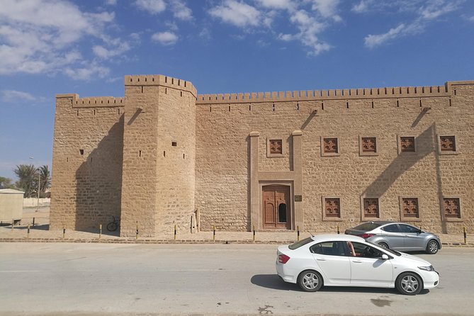 Enjoy a Full-Day Tour Uncovering East Salalah’s Hidden Gems - Tawi Attair reveals a limestone sinkhole