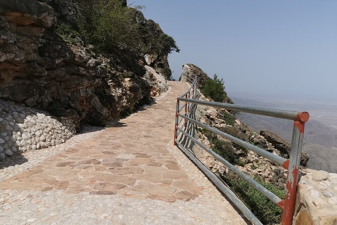 Explore Samhan Mountain – Half-Day Getaway with Lunch Included. - Lunch high above Jabal Samhan