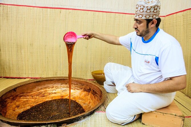 Exploring Oman - Nizwa Souq, Misfah Al Arbyeen - Al Hamra: an old town beside abandoned ruins