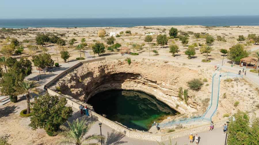 From Muscat: 6-Day Tour of City, Wadis, Desert & Mountains - Wadis: water and stone in a dry country