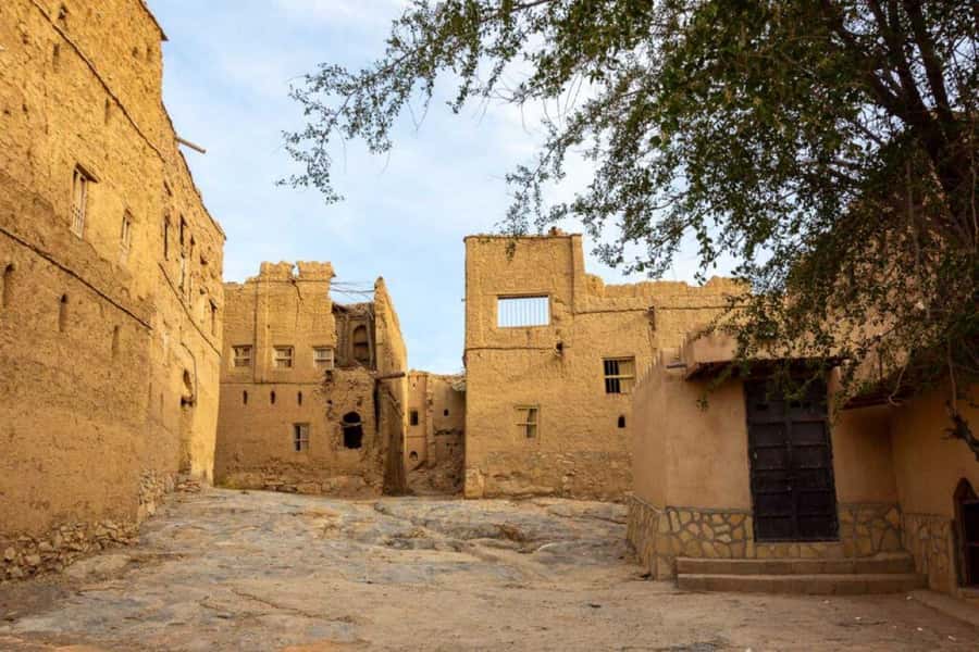 From Muscat: Full-Day to Nizwa-Misfat Al Abriyeen-Al Hamra - Inside Nizwa Fort and its Yaruba defenses