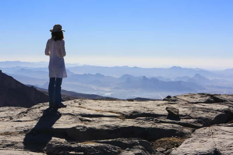 From Muscat: Nizwa and Jebel Shams Day Trip - The long road from Muscat to Nizwa