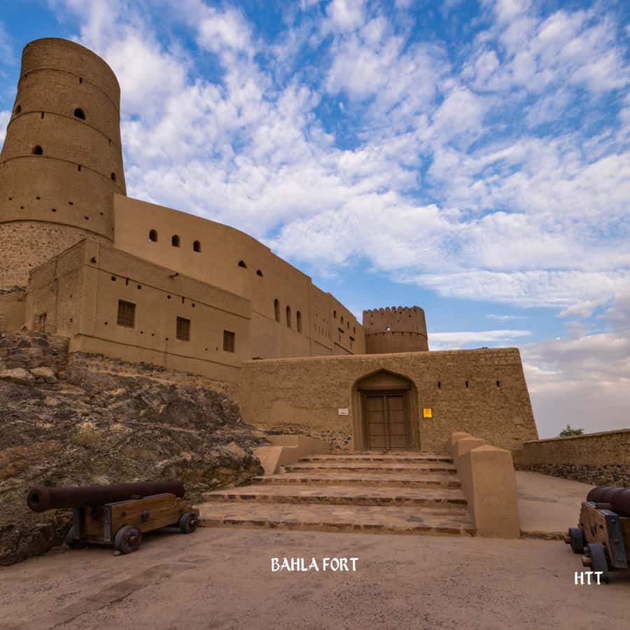 From Muscat: Nizwa, Bahla, and Jabrin Tour with Forts - Guides, vehicle, and private touring