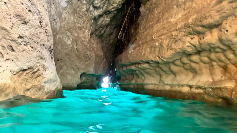 From Muscat: Wadi Shab & Bimmah Sinkhole Full-Day Tour - Lunch and the stop between the two sights