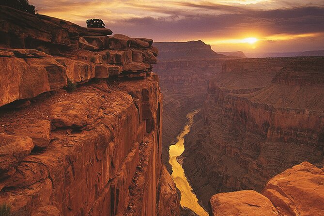 Full-Day Grand Canyon and Nizwa Tour by 4x4 - Misfah and lunch beside the mountain valley