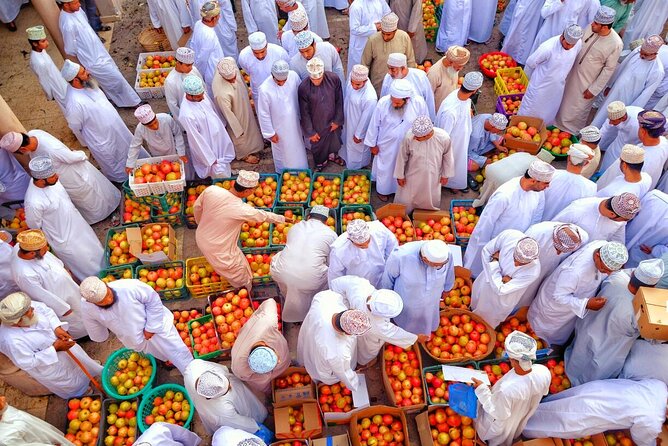 Full-Day Nizwa Fort, Bahla Fort and Jabreen Castle Private Tour - Jabreen Castle and Oman’s more decorative side
