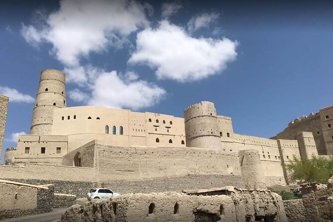 Full-Day Nizwa Fort, Bahla Fort and Jabreen Castle Private Tour - How the private vehicle changes the day