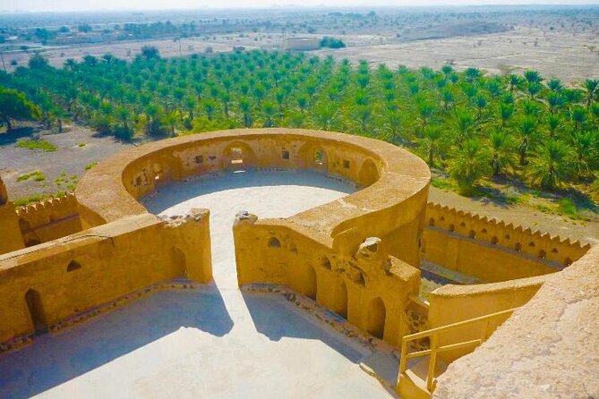 Full-Day Nizwa Fort, Bahla Fort and Jabreen Castle Private Tour - Nizwa Fort and its huge round tower