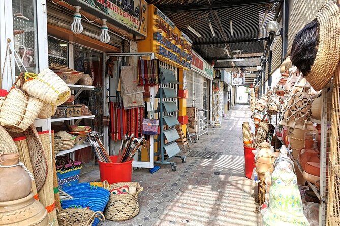 Full Day Nizwa & Jebel Akhdar Guided Tour - Transport, timing, and the private format