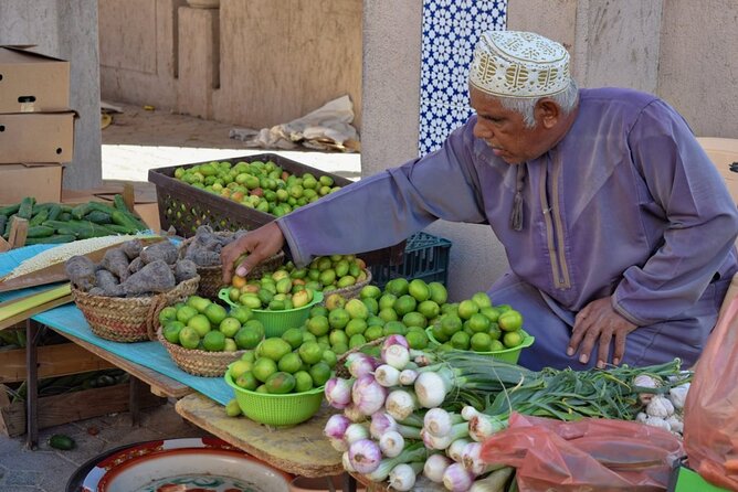 Full Day Nizwa & Jebel Akhdar Guided Tour - Browsing the one-hour Nizwa Souq