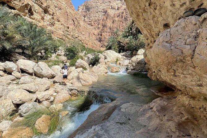 Full Day Private Tour to Wadi Shab and Bimmah Sinkhole - Lunch, snacks, and the practical comfort factor