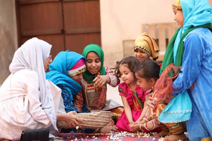 Full-Day Tour in Oman: Enchanting Forts of Nizwa and Jabreen - What the guide adds to the experience
