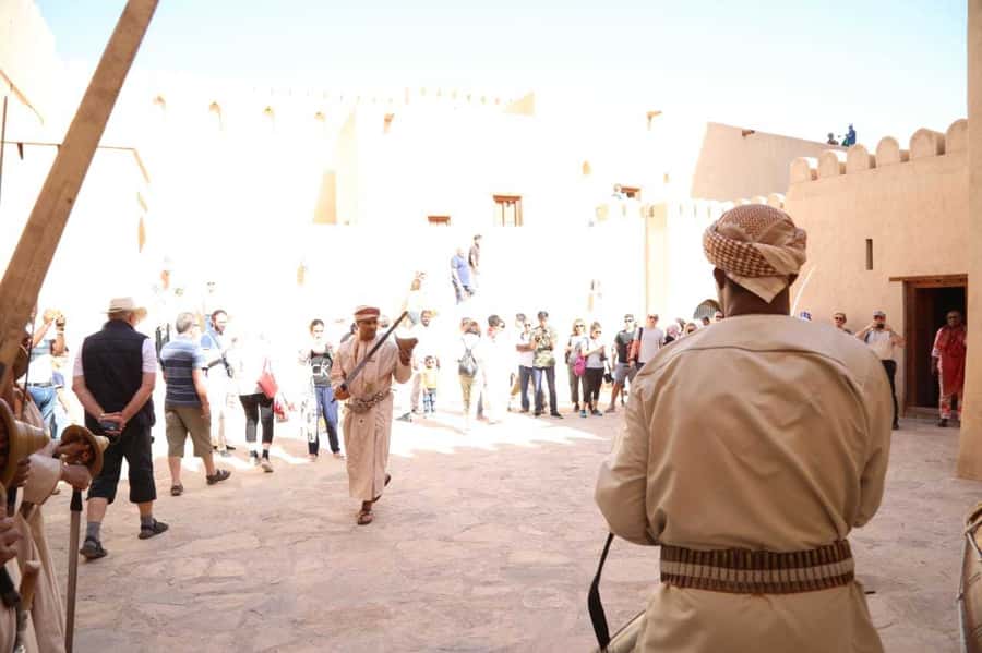 Full-Day Tour in Oman: Enchanting Forts of Nizwa and Jabreen - Clothing, heat, and the walking