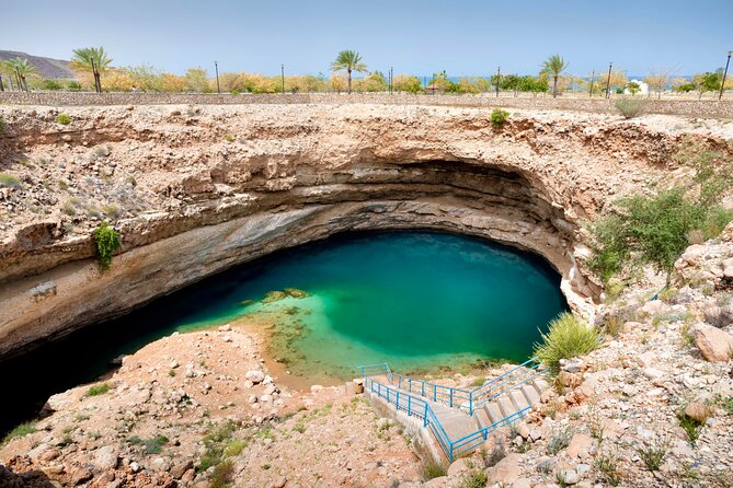 Full Day Tour in Wadi Shab - Guides, private service, and the value of the price