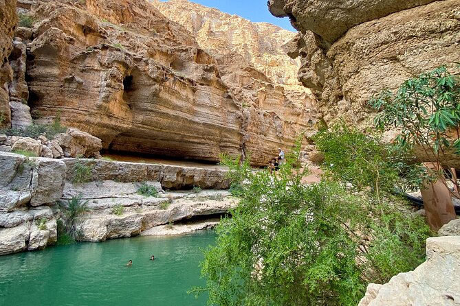 Full-Day Wadi Shab and Bimmah Sinkhole Tour - Walking Into Wadi Shab