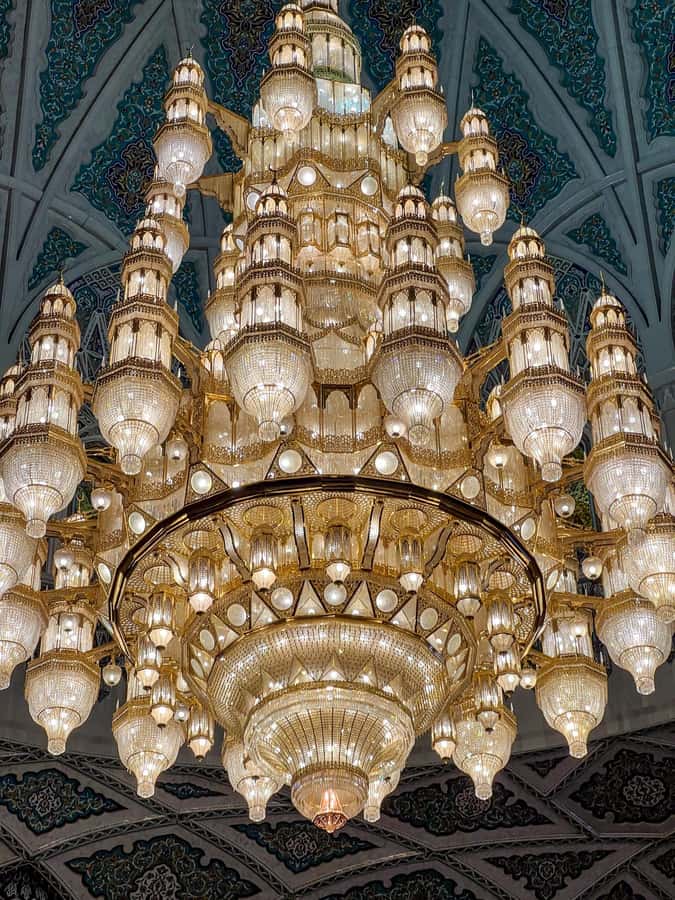 Guided Walking Tour of Sultan Qaboos Grand Mosque in Muscat - First view: five minarets and the 50-meter dome