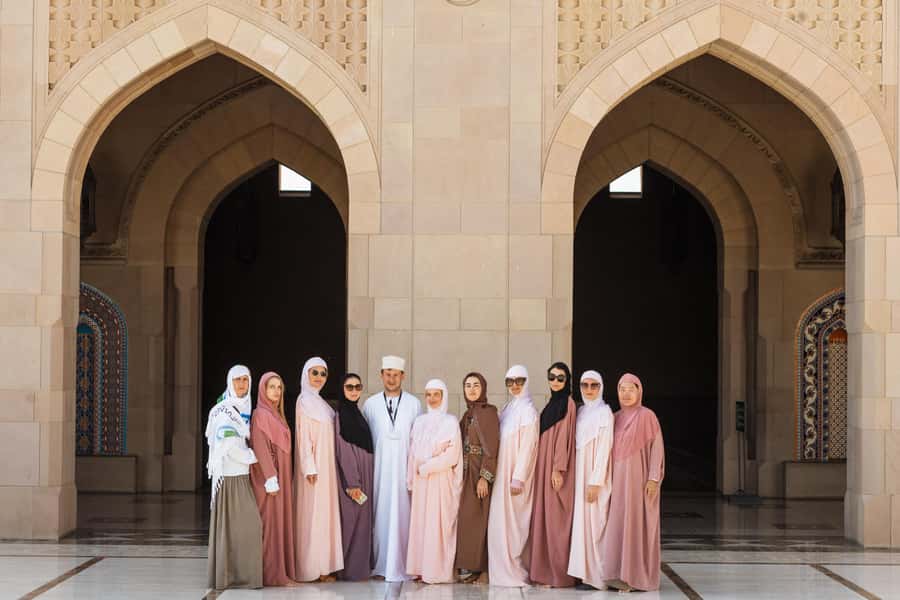 Guided Walking Tour of Sultan Qaboos Grand Mosque in Muscat - Calligraphy, tilework, and the meaning behind the patterns