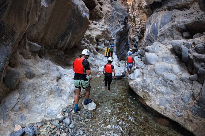 Half Day - Snake Canyon Adventure Tour in Jebel Shams - The guides and the local connection