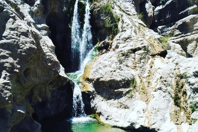 Hidden Gems of Oman: Sinkhole, Fins Beach & Wadi Tiwi Adventure - What the private 4WD setup adds