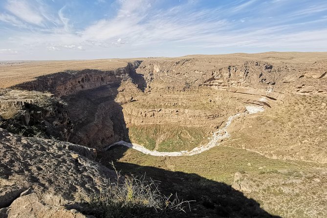 Hike to Taiq Cave - Sinkhole and Baobab forest - Tawi Attair: a short walk to a 211-metre abyss
