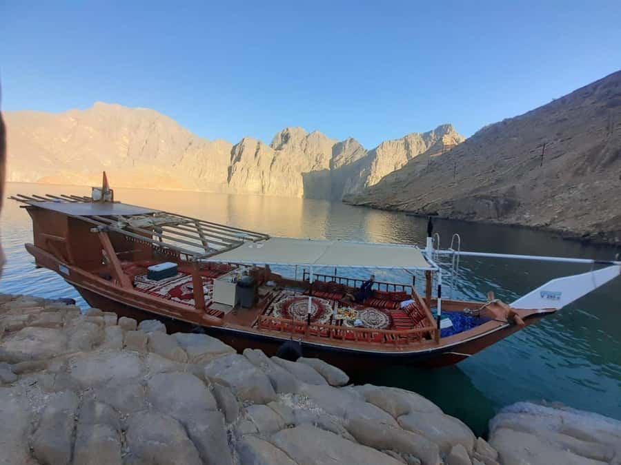 Khasab: Dhow Cruise with Lunch, Dolphin Watching& Snorkeling - The boat, group size, and overall mood