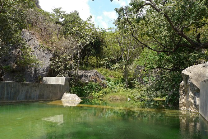 Mountain Tour - Darbat falls, Jebel Samhan, sinkholes, baobabs - Looking into the vast Tayq Sinkhole