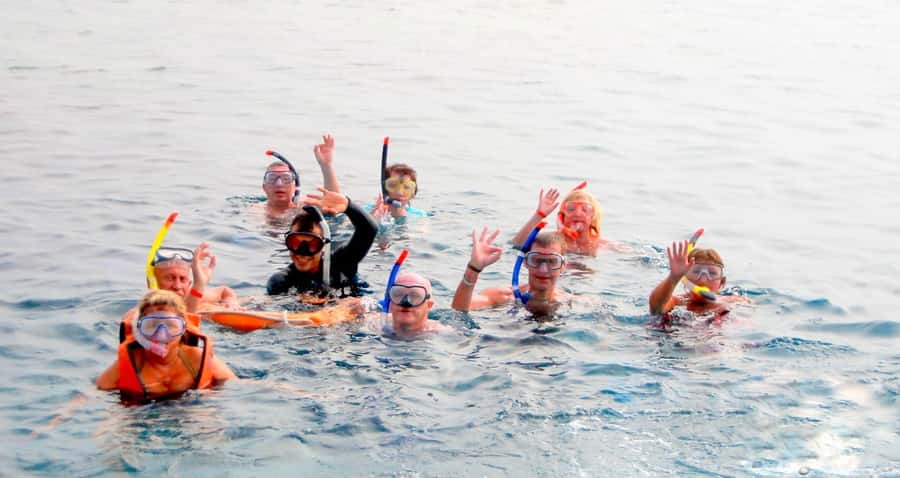 Muscat: 4-Hour Snorkeling Tour with Dolphin watching - The boat ride and dolphin search