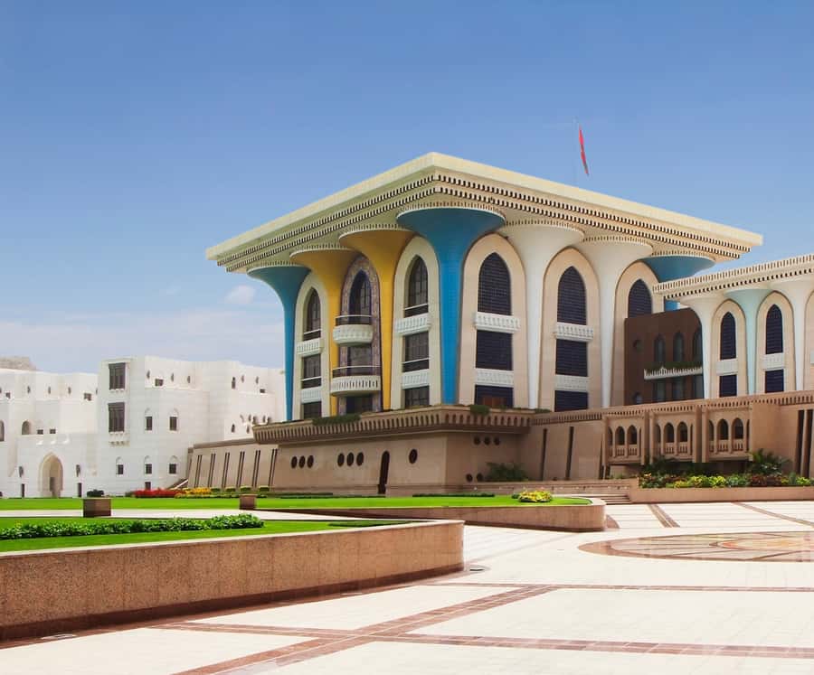 Muscat: Budget Friendly City Tour - Al Alam Palace and the two harbor forts