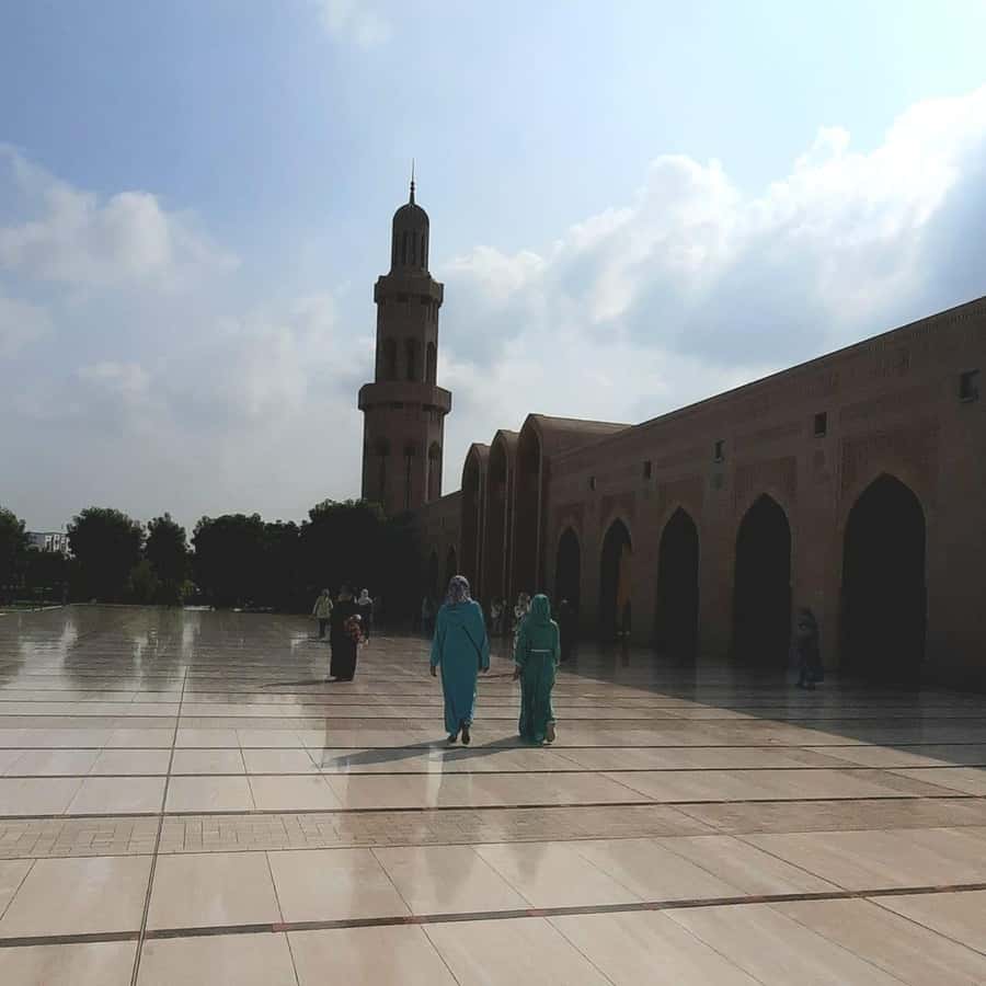 Muscat: City Highlights Tour with Optional Transfers - Muttrah Souk: allow time for browsing, bargaining, and people-watching