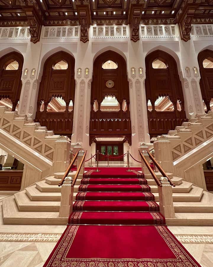 Muscat City Tour and life with Omani Guy ( luxury car). - Key points to know before booking