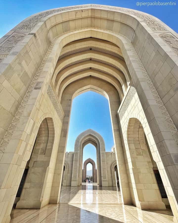 Muscat City Tour and life with Omani Guy ( luxury car). - What the guide adds to the day