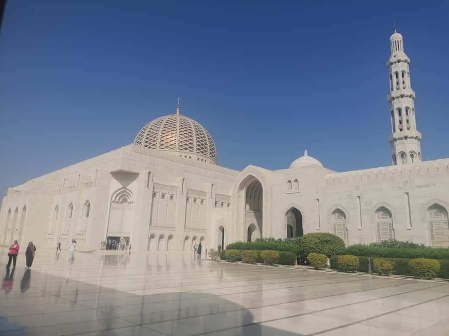 Muscat City Tour: Discover Oman's Capital in Half a Day - The Sultan Qaboos Grand Mosque: start with Oman’s finest architecture