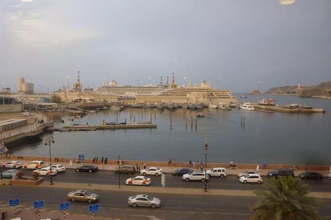 Muscat City Tour frensh or Italien Guide - Mutrah Souq, where the tour gets more local