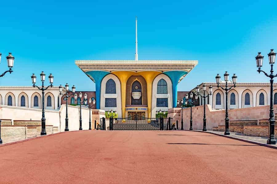 Muscat: City Tour of Grand Mosque, Old Souqs, Museum, & Fort - Starting in Muscat with a private guide