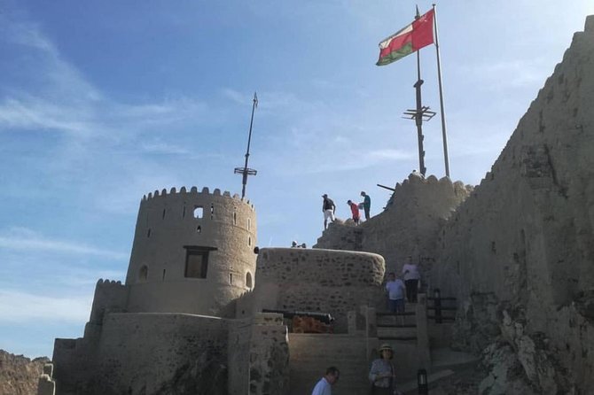 Muscat city tour (price per vehicle) - Mutrah Souq: time for browsing and people-watching
